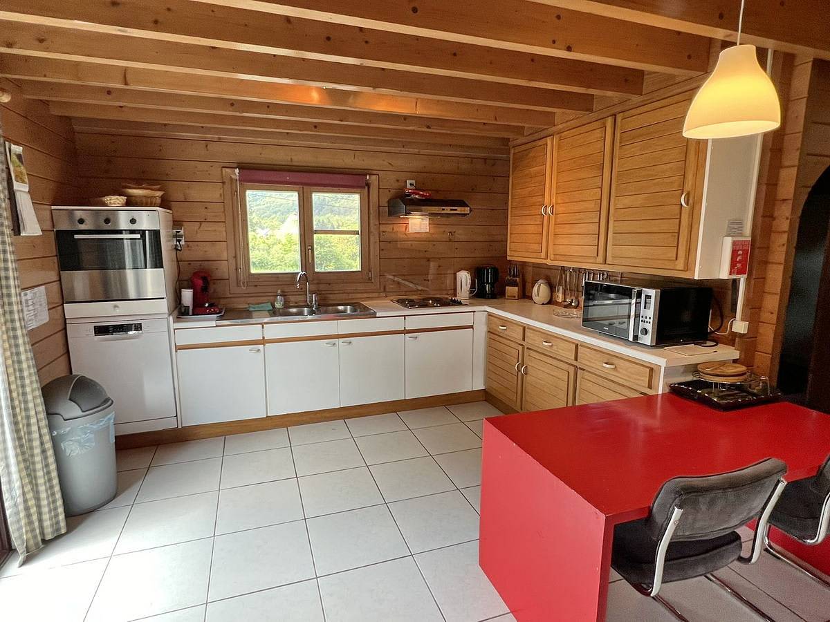 Zeer ruim vakantieverblijf voor 10 pers aan de rand van het dorpje Hampteau met grote tuin in Hampteau, Hotton