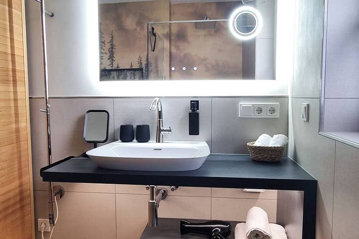 Ganze Wohnung, Ferienwohnung nahe Bostalsee mit Infrarotsauna, Regendusche & Balkon in Nohfelden, Saar-Nahe-Bergland
