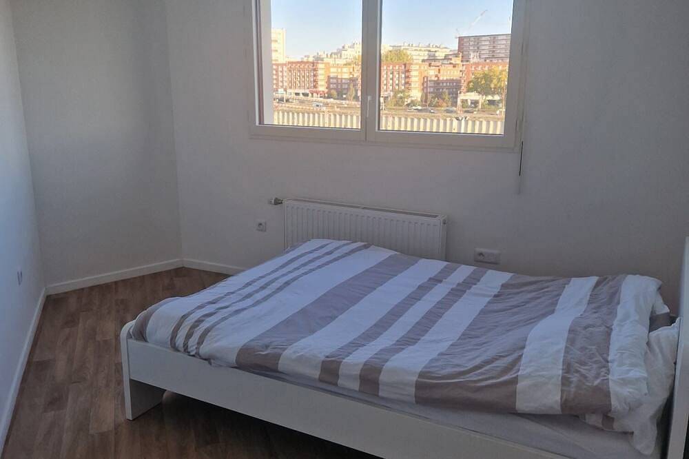 Entire apartment, 95m2 apartment with terrace 5min from Paris in Ivry-sur-Seine, Val-de-Marne