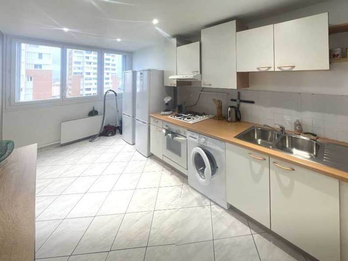 Apartamento entero, Habitación privada en piso compartido – Villeurbanne in Villeurbanne, Lyon region