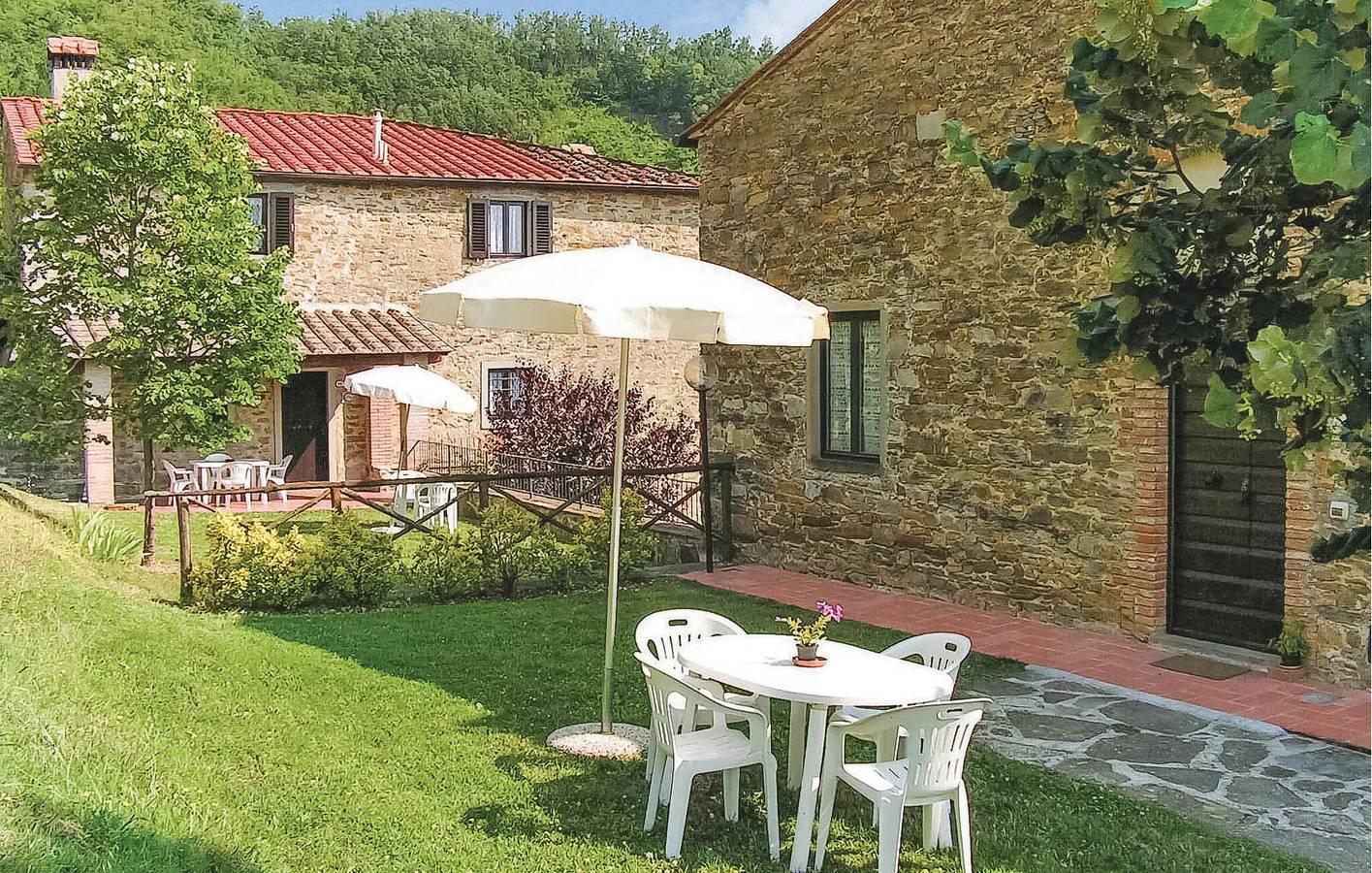 Gemütliche Wohnung mit Pool, Parkplatz und Garten in Dicomano in Dicomano, Florenz Provinz