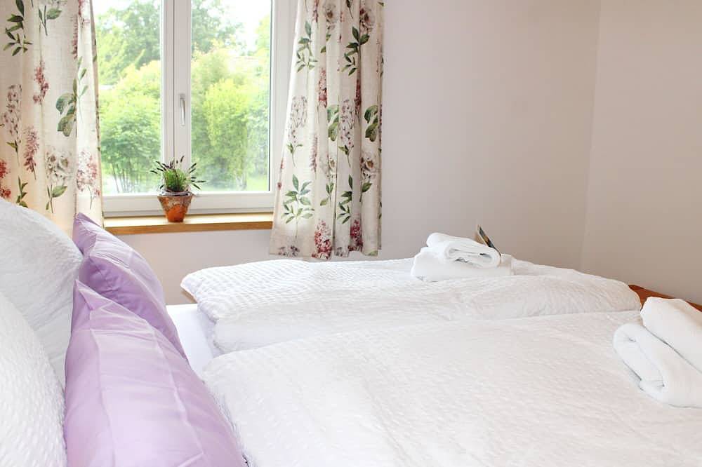 Haus Weitblick - Ferienhaus Weitblick: Sonniges, neu renoviertes Domizil in in Prien, Prien am Chiemsee