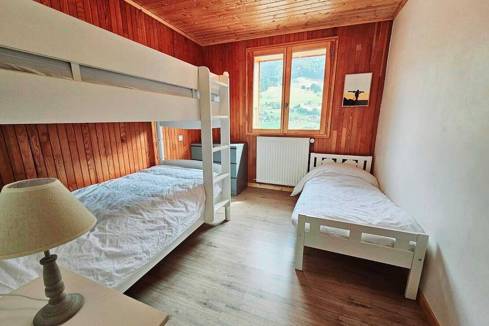 Family chalet, 10 pers (8 adults), Grand Bornand and La Clusaz in Glières-Val-de-Borne, Region Bonneville