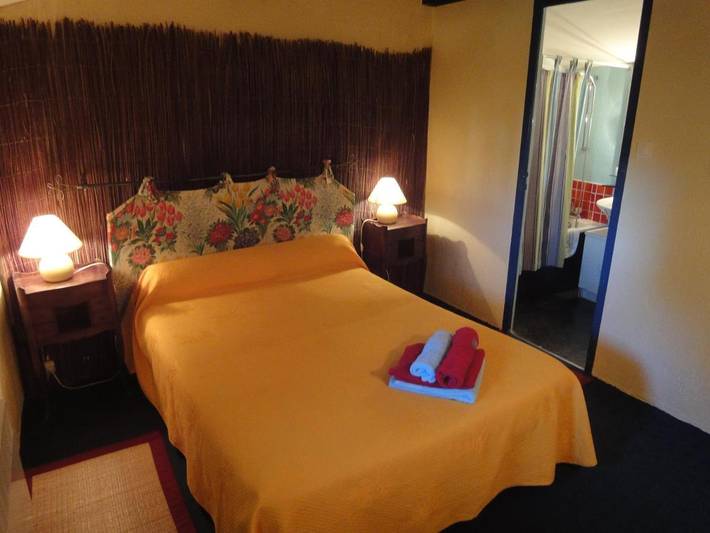 Location de vacances pour 2 personnes, avec piscine ainsi que terrasse et jardin à Courry - 4