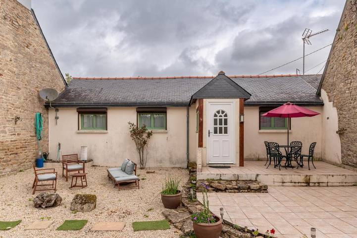 Location de vacances pour 5 personnes, avec jacuzzi et sauna ainsi que jardin et piscine, animaux acceptés à Quistinic