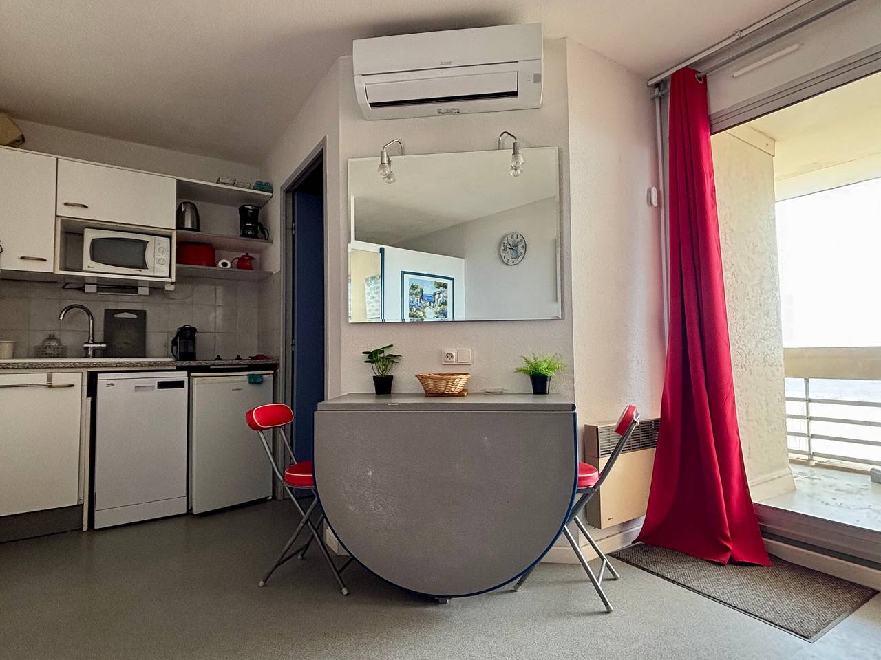 Appartement entier, Appartement avec Piscine et Terrasse Proche Commerces in Canet-en-Roussillon, Côte d'Améthyste