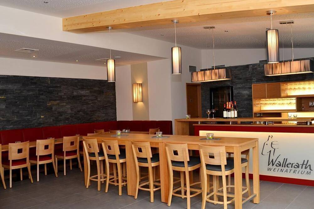 Weinatrium Wallerath Ohg - Doppelzimmer mit Dusche und Wc in Schweich, Moseleifel