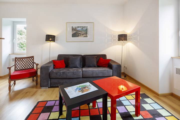 Appartamento intero, Petit Gîte con terrazza privata, vista montagna e piscina in comune in Saint-Jean-du-Gard, Cevenne