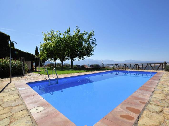 Ferienhaus für 6 Personen, mit Terrasse und Garten sowie Pool