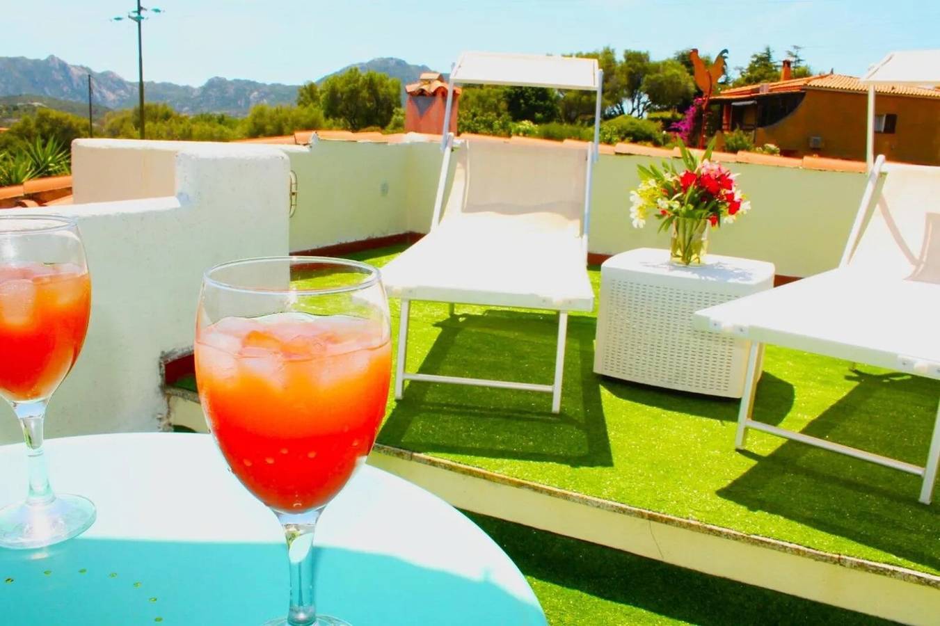 Villa Rosa with Spacious Garden and Pool in Costa Smeralda