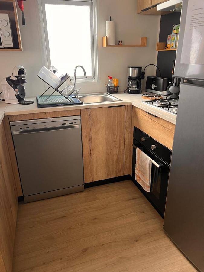 Camping pour 7 personnes, avec bassin pour enfant ainsi que terrasse et piscine à La Tremblade - 4