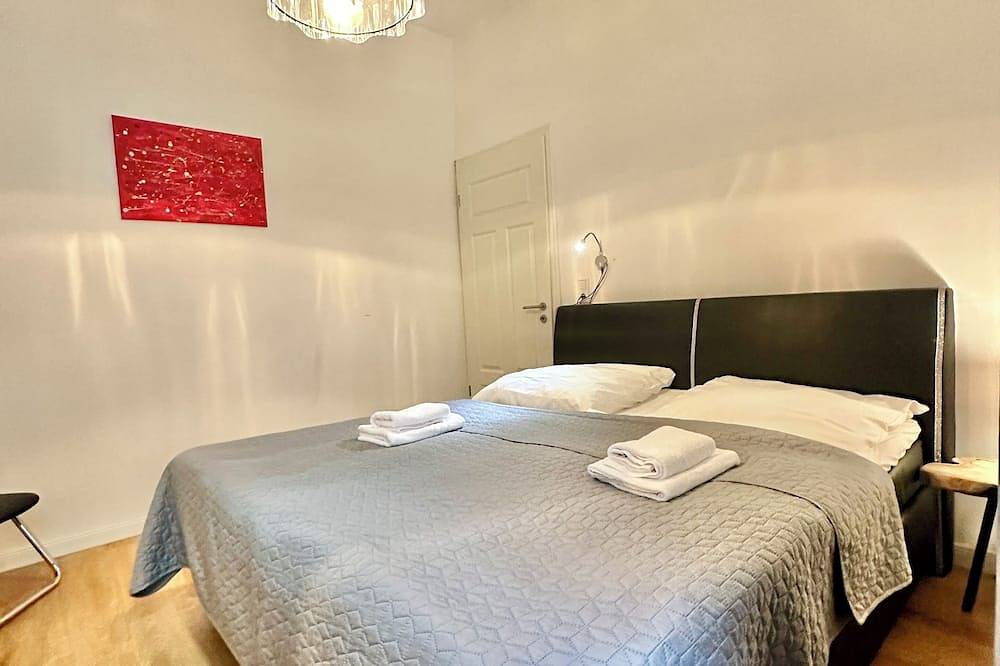 Ganze Wohnung, Modernes Apartment in Altbauvilla mit 3 Schlafzimmern und 2 Bädern im Zentrum in Oldenburg, Nordseeküste