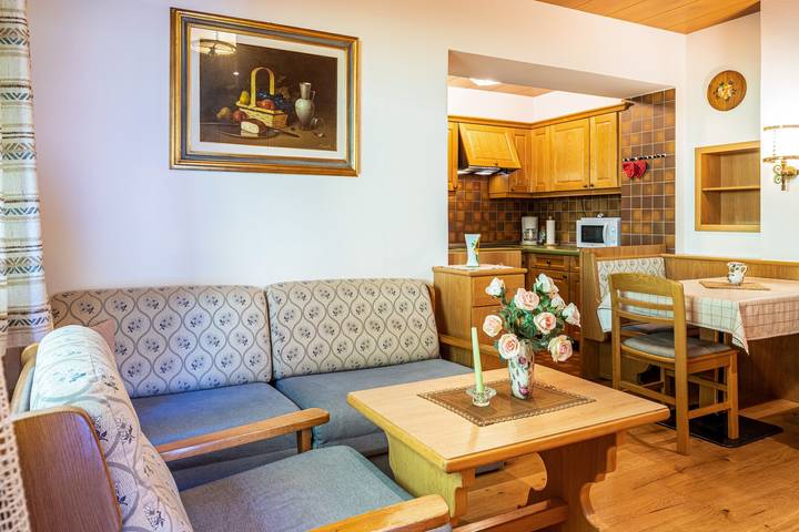 Apartamento entero, Apartamento 'Cesa Soramurat Appartamento 4' con vistas a la montaña, jardín compartido y Wi-Fi in Canazei, Dolomiti Superski