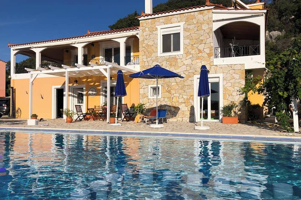 2-bedroom apartment with large private pool in Tsivaras. Close to the beach. in Vamos, Chania region