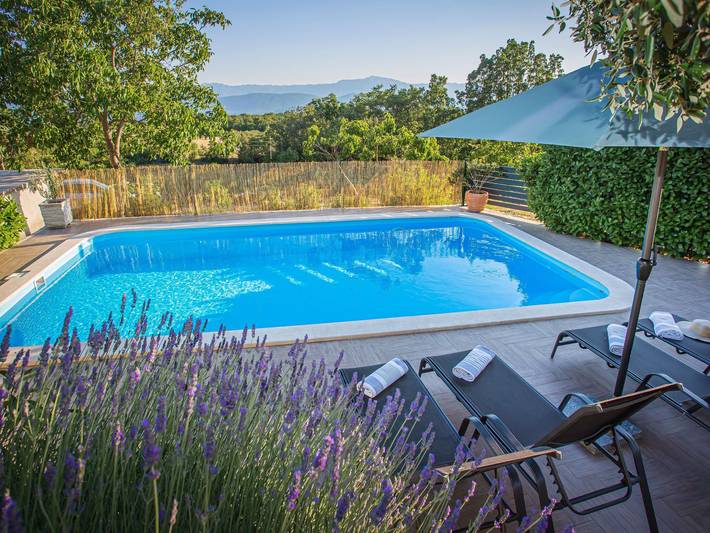 Großes Ferienhaus in Gornji Vinjani mit Pool in Imotski, Makarska Riviera