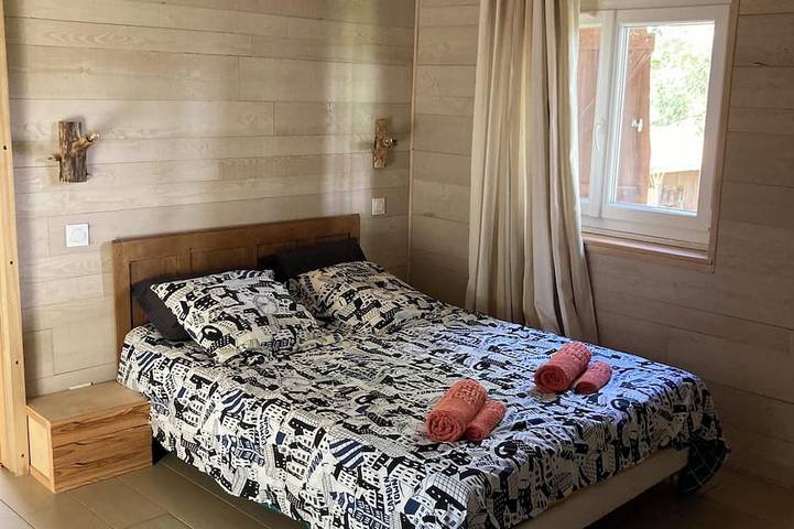 Location de vacances pour 8 personnes, avec jardin ainsi que jacuzzi et terrasse à Azur - 2