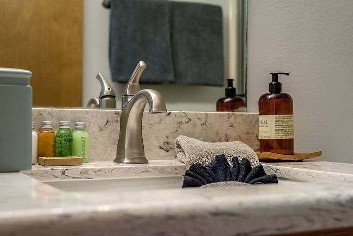 Vacation rental for 4 people, with terrace and hot tub as well as pool in Oak Creek