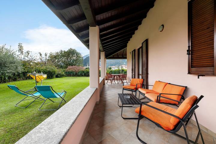 Appartement de vacances pour 4 personnes, avec Jardin à Dongo