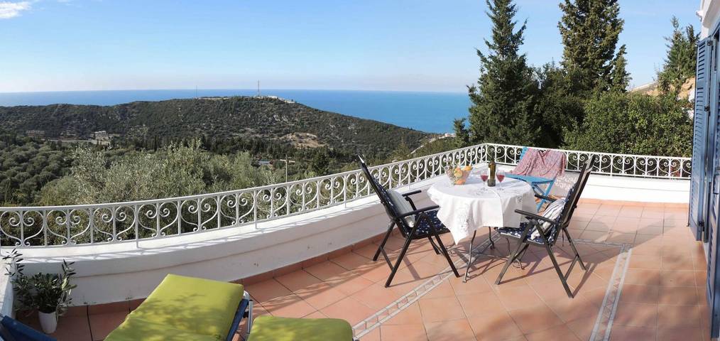 Διαμερίσματα διακοπών για 3 άτομα, με Μπαλκόνι και Μπανιέρα υδρομασάζ καθώς και Ταράτσα και Κήπο στον Άγιο Νικήτα