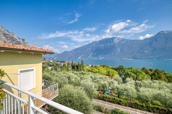 Hotel voor 3 personen, with uitzicht and uitzicht op het meer as well as zwembad and tuin in Limone sul Garda