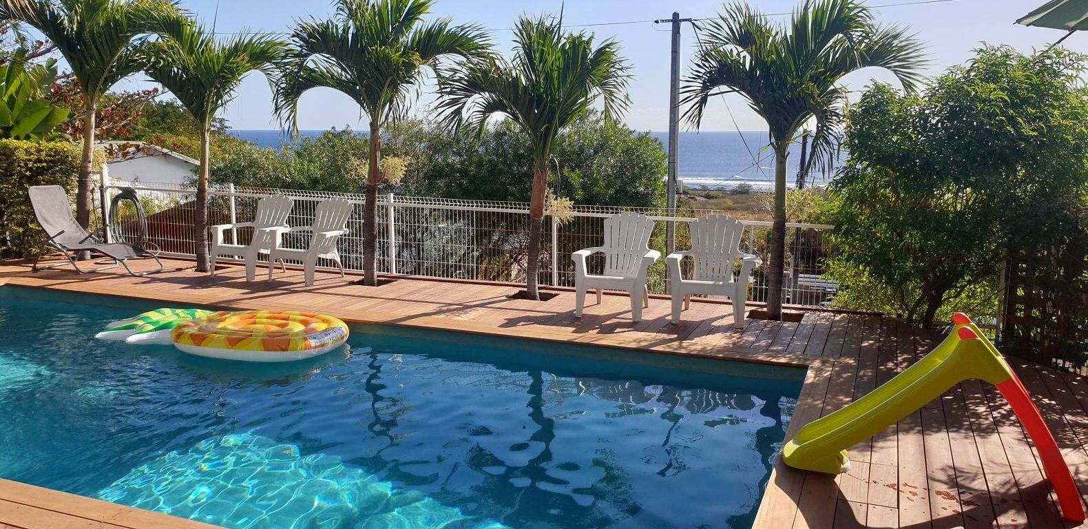 Bungalow "Le Cardinal" avec vue mer et piscine au sel in Saint-Leu, Île de la Réunion