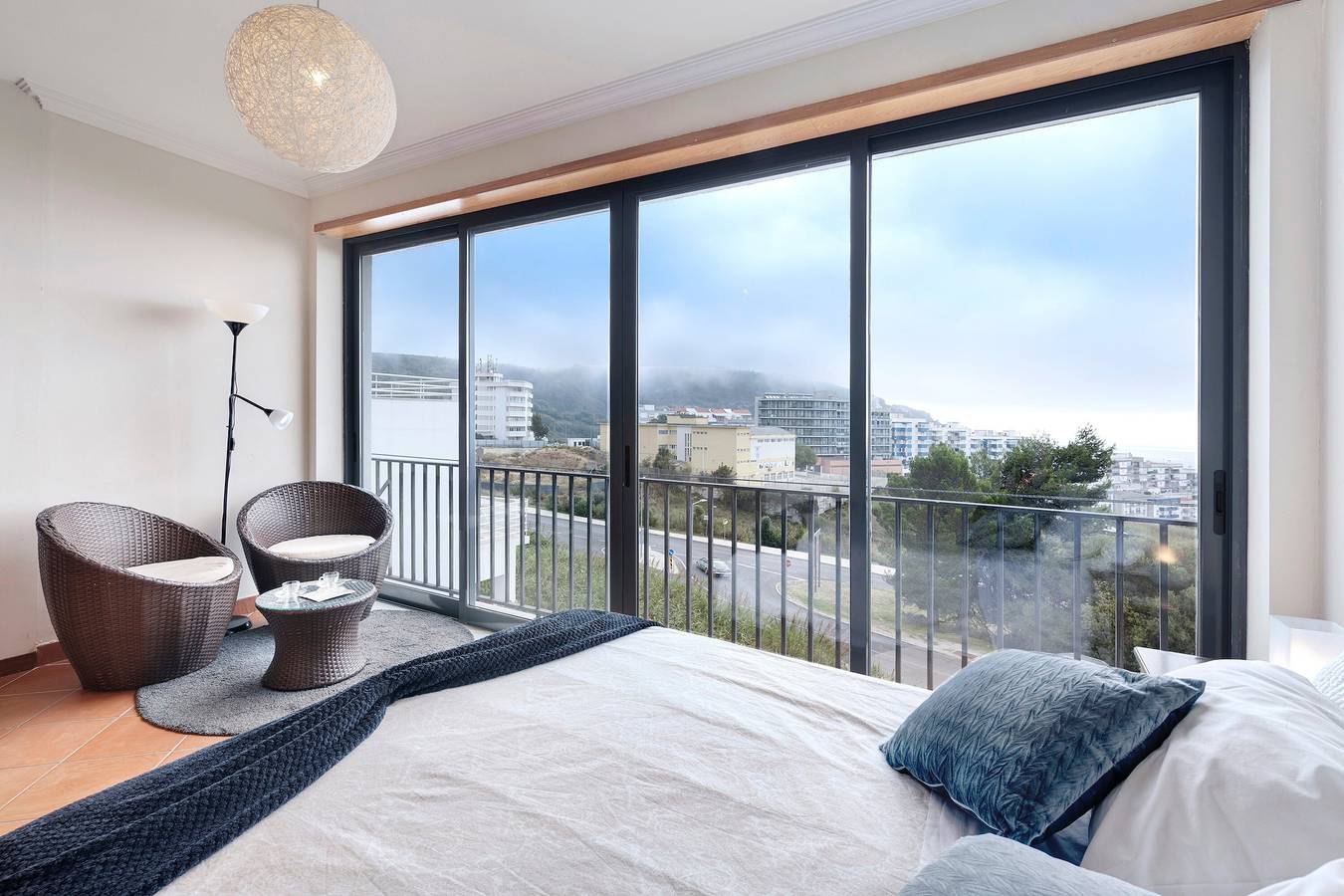 Ganze Wohnung, Ferienwohnung 'Casa Vale do Paraíso' mit Meerblick, privatem Balkon und Wlan in Sesimbra, Halbinsel von Setúbal