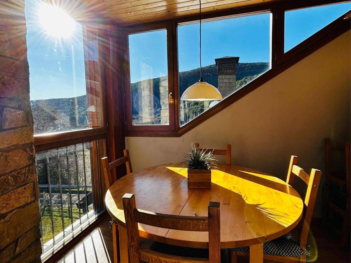 Casa Mya. A Modern Duplex in the Spanish Pyrenees in Biescas, Pirineo Aragonés