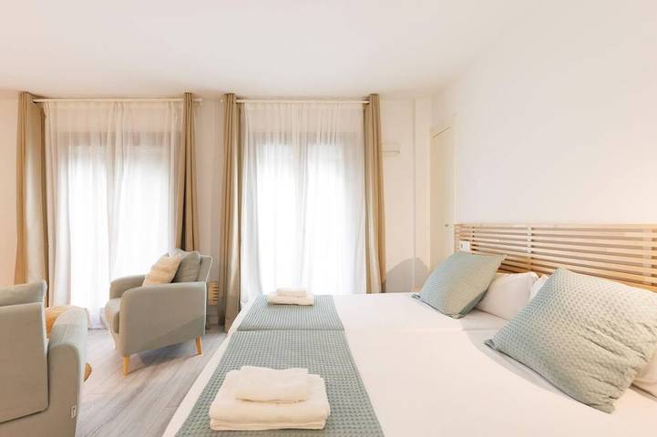 Apartamento entero, Bravissimo Plaça Catalunya 1-2, estudio in Gerona, Gironés