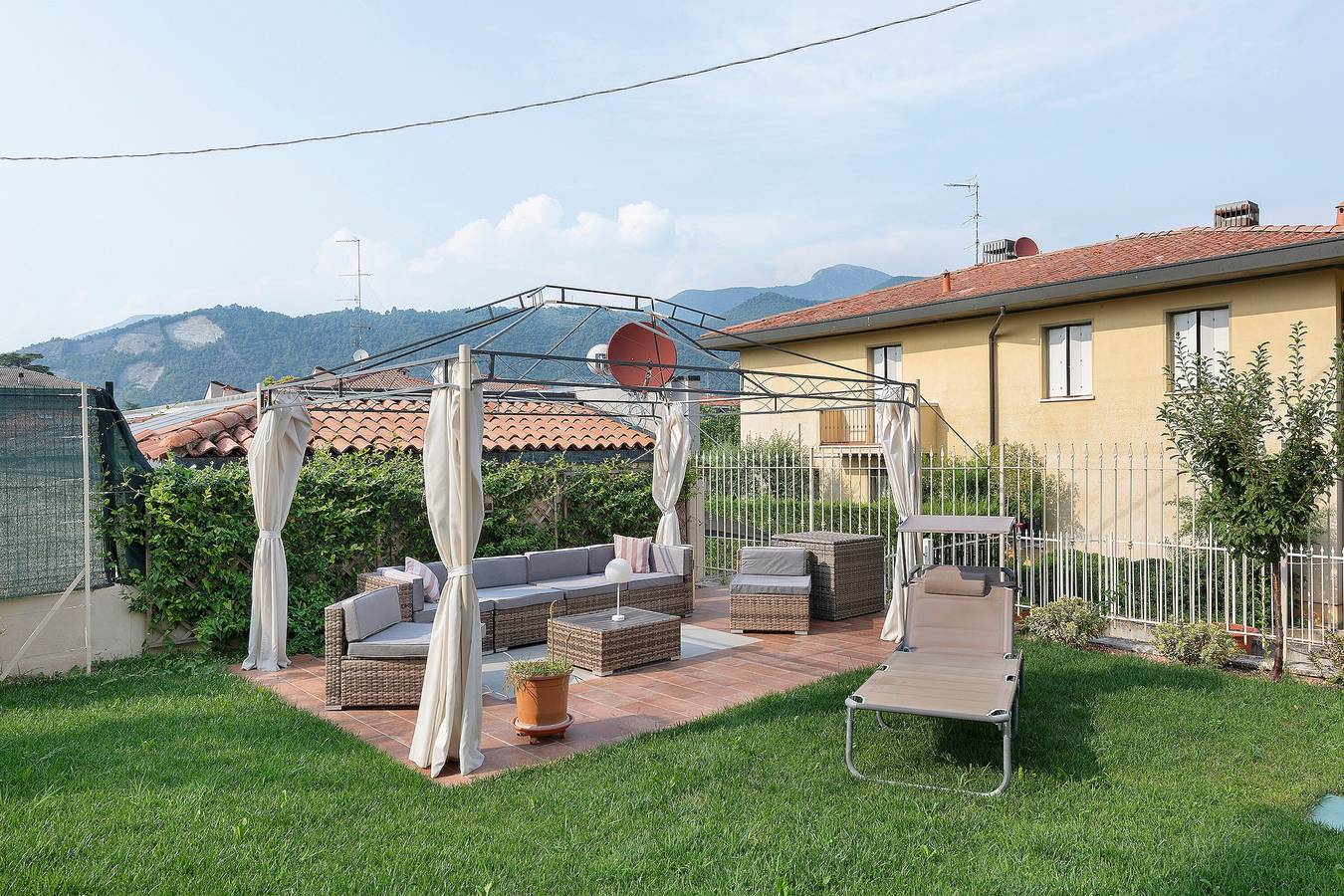 Geheel appartement, Appartement 'Elegante Lago d'Iseo' met Uitzicht op Meer & Bergen, Wi-Fi en Airconditioning in Paratico, Franciacorta