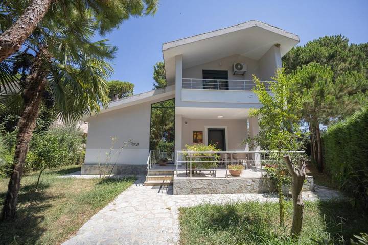 Villa mit pool für 6 Personen, mit Garten und Pool sowie Ausblick in Albanien