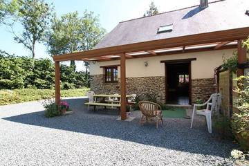 Gîte pour 5 personnes, avec jardin à Gourfaleur