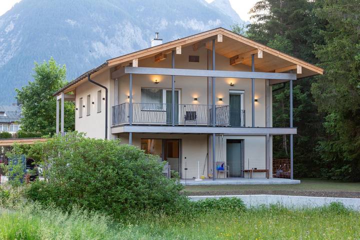 Ferienwohnung für 5 Personen, mit Balkon und Terrasse sowie Pool in Leutasch