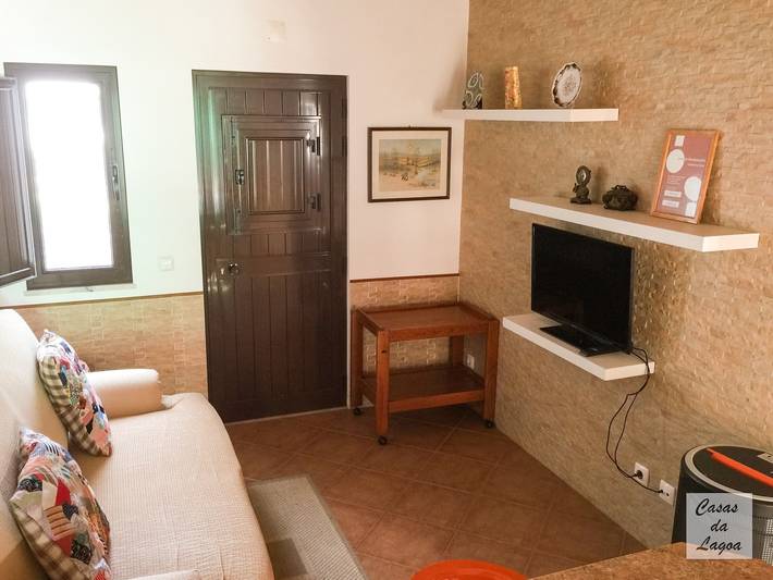 Cottage 'Casas Da Lagoa - T2 Sul' with Private Garden, Balcony and Wi-Fi in Costa Alentejana