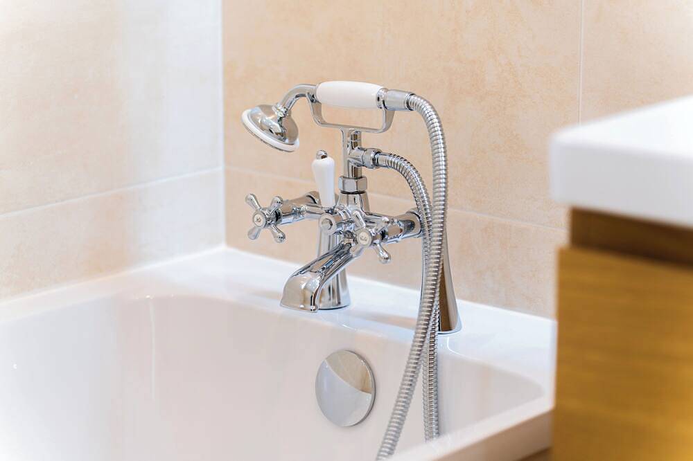 Villa with swimming pool 8P between Ile sur la Sorgue & Avignon in Caumont-sur-Durance, Vaucluse