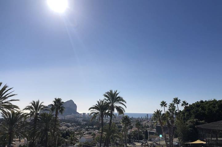 Bungalow pour 4 personnes, avec piscine ainsi que bassin pour enfant et balcon à Calpe