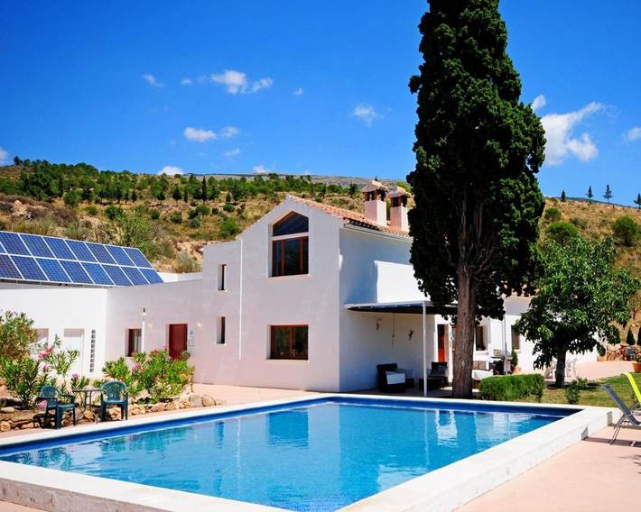 Maison d’hôte pour 22 personnes, avec Terrasse et Jacuzzi ainsi que Jardin et Piscine dans Restabal