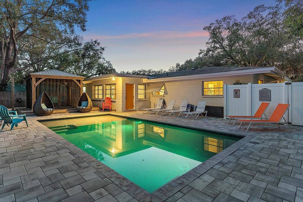 Sandy Feet Retreat | Private Pool + Ping Pong! in Sarasota, Sarasota County