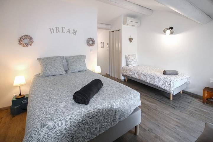 Location de vacances pour 12 personnes, avec jardin à La Garde-Adhémar - 4