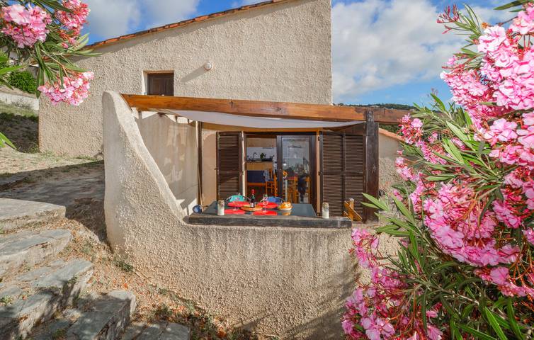 Location de vacances pour 5 personnes, avec terrasse et jardin à Grosseto-Prugna - 2
