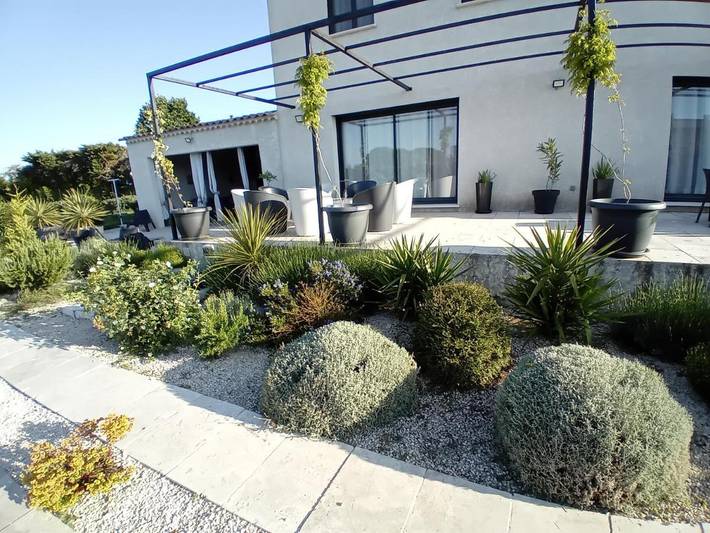 Villa pour 8 personnes, avec Terrasse et Jardin ainsi que Bassin pour enfant et Piscine à Arles - 4