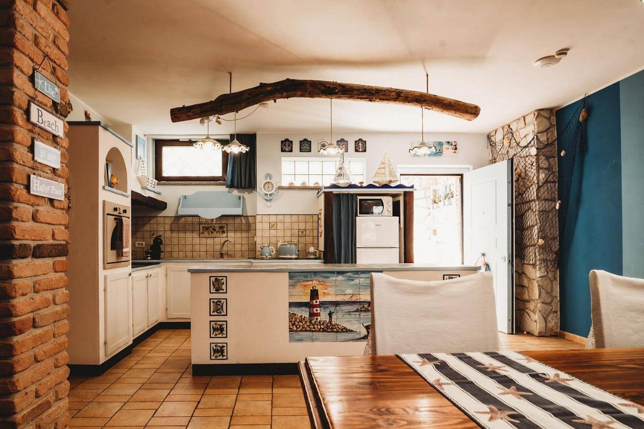 Appartamento intero, Alloggio del Pescatore e Alloggio del Marinaio con Piscina Palestra Jacuzzi Sauna - All Inclusive in Anzio, Provincia di Roma