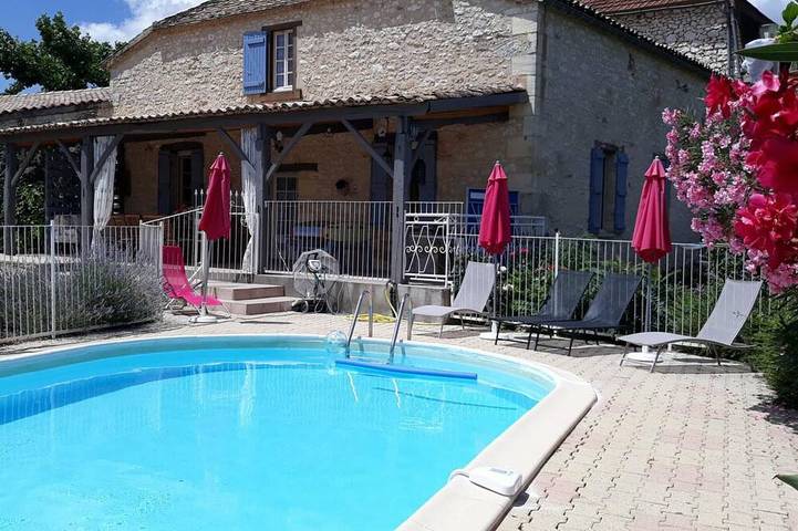 Gîte pour 10 personnes, avec jardin à Rampieux