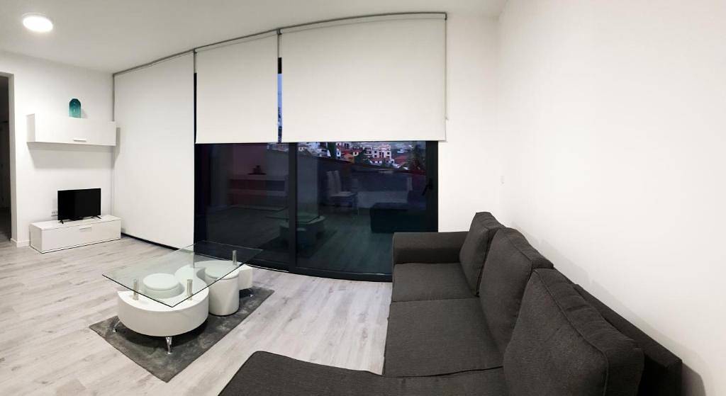 Ganze Wohnung, Ferienwohnung für 6 Personen mit Pool in Câmara de Lobos, Madeira