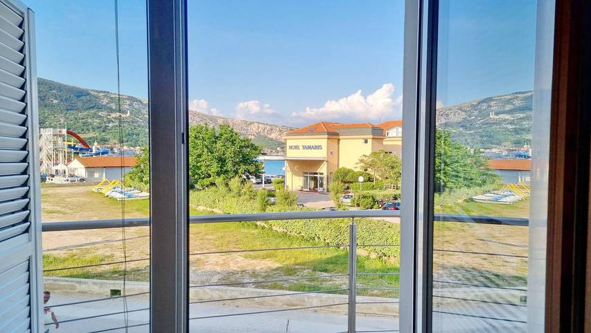 Appartement entier, Apartment Vlahinja - with Balcony, 100m from the Beach in Zarok, Baška