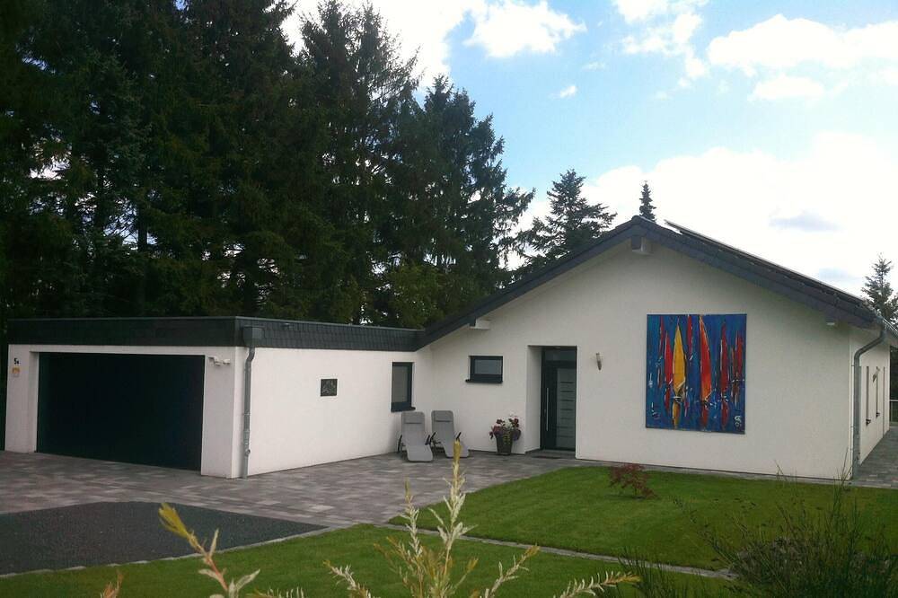 Exklusives 5-Sterne Ferienhaus mit Blick auf Rursee und Nationalpark Eifel in Schmidt, Nideggen
