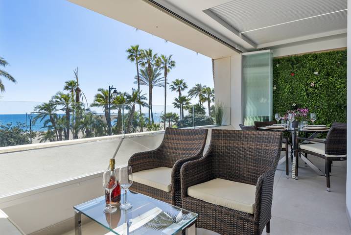 Apartamento de vacaciones para 3 personas, con terraza además de vistas al mar y piscina - 1