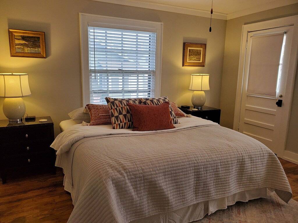 Beautiful renovated home minutes to downtown perfect for a family or batch trip in Nashville, Tennessee