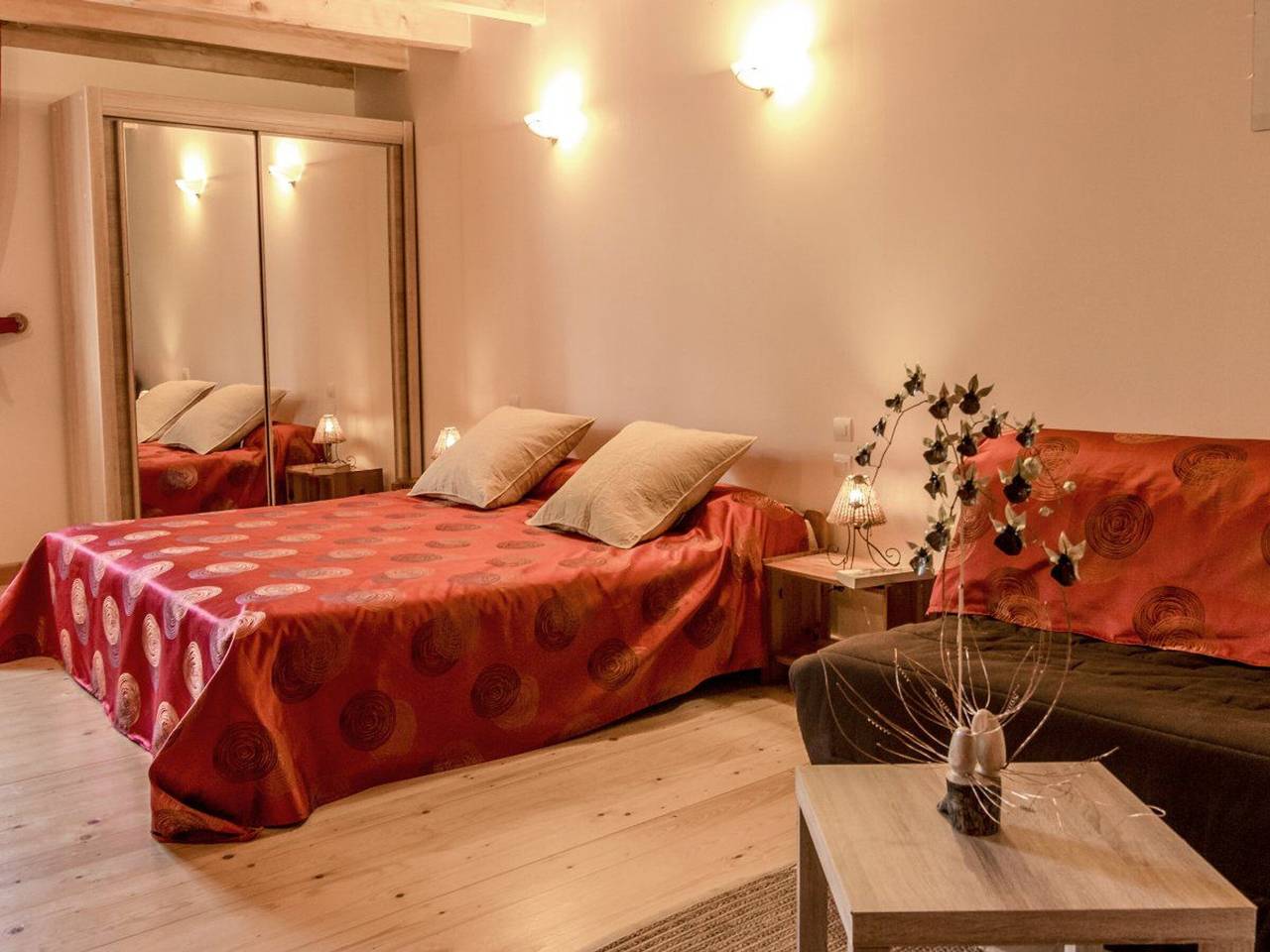Chambre Rubis: Élégance et Confort en Pleine Nature in Le Clerjus, Région d'Épinal