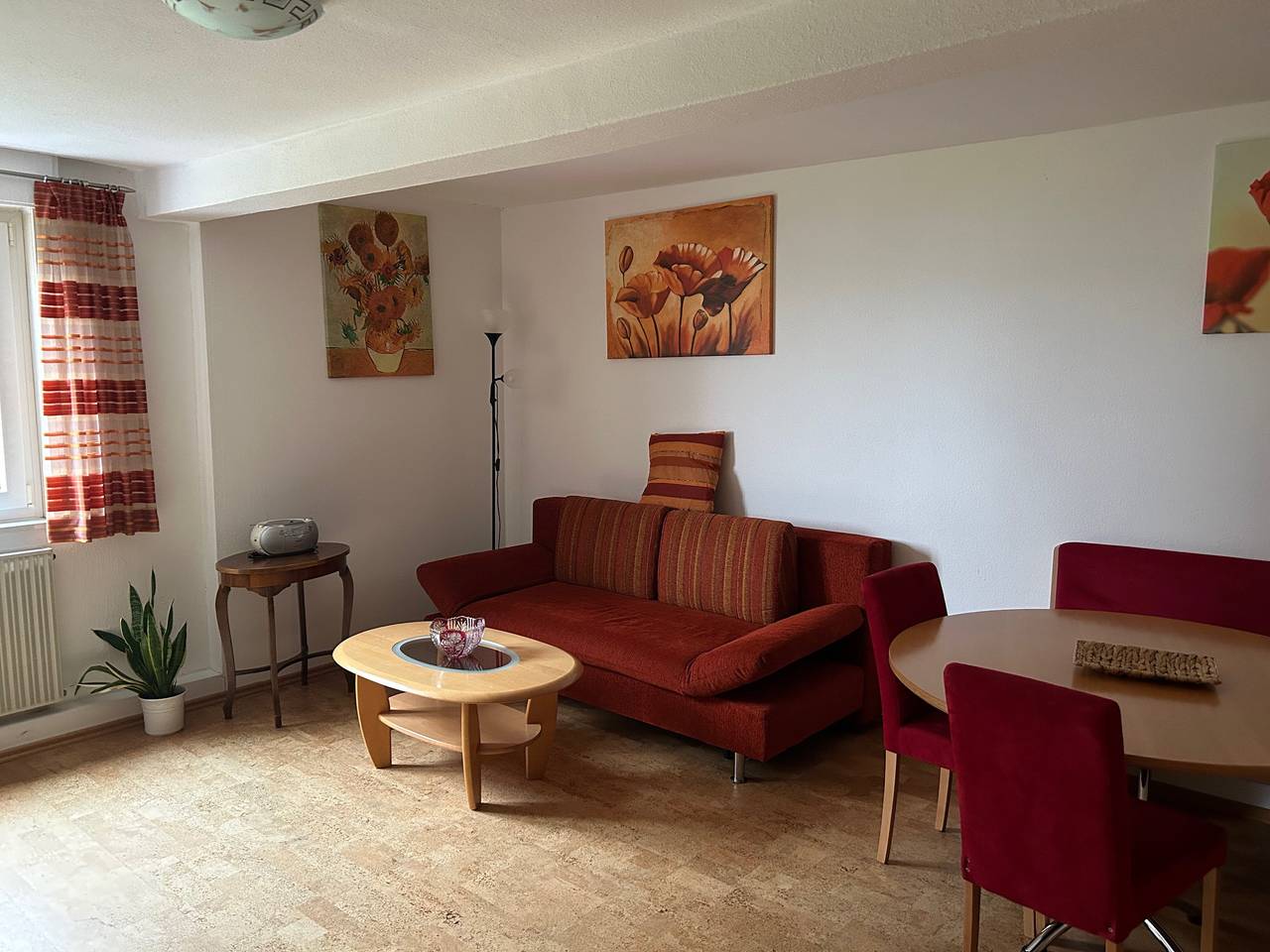 Ganze Wohnung, Ferienwohnung 'Haus Edith Fewo' mit Bergblick, Gemeinschaftsgarten und Wi-Fi in Gersfeld, Rhön-Hessen
