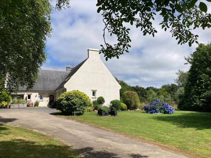 Location de vacances pour 2 personnes, avec terrasse et jardin à Poullan-sur-Mer